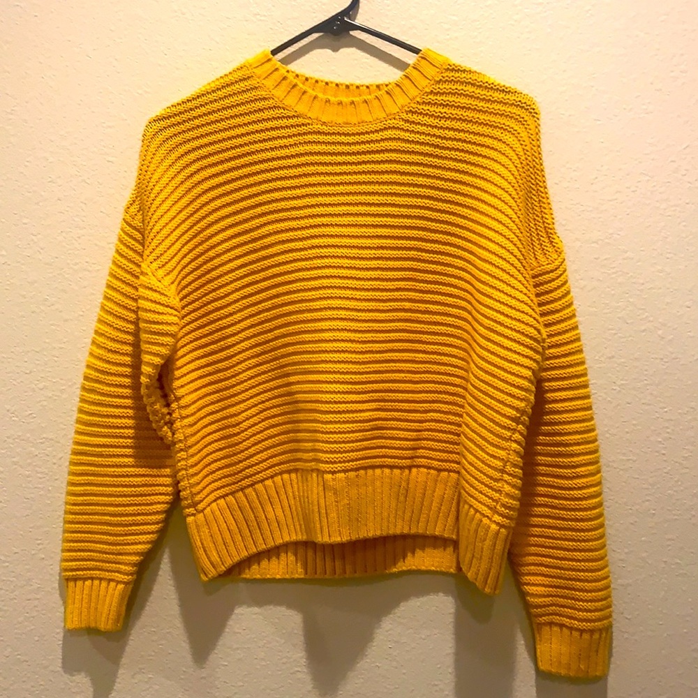 Women’s Mustard Orange Crop Sweater Size Small